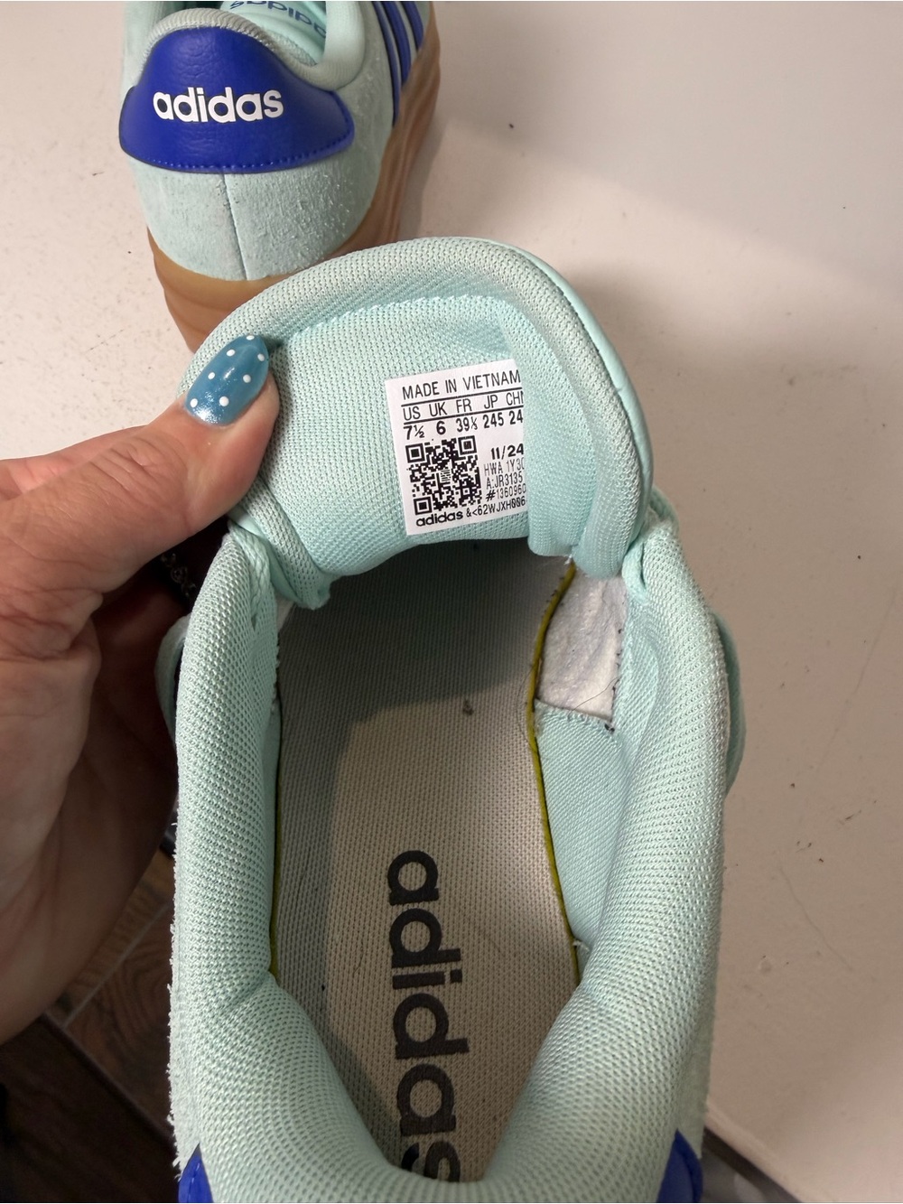 Adidas Women's 7.5 Mint Green Suede Sneakers Blue Stripe Gum Sole Casual Shoes - Picture 7 of 8